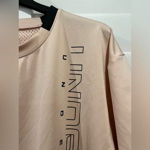 Casual loose-fitting UnderArmour shirt